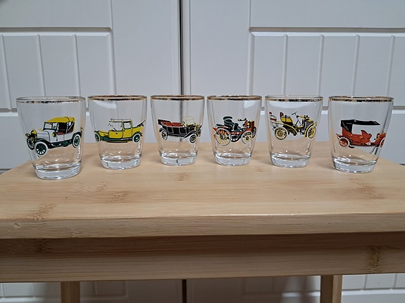 Auto -kuvilla varustettuja vanhoja snapsilaseja x 6