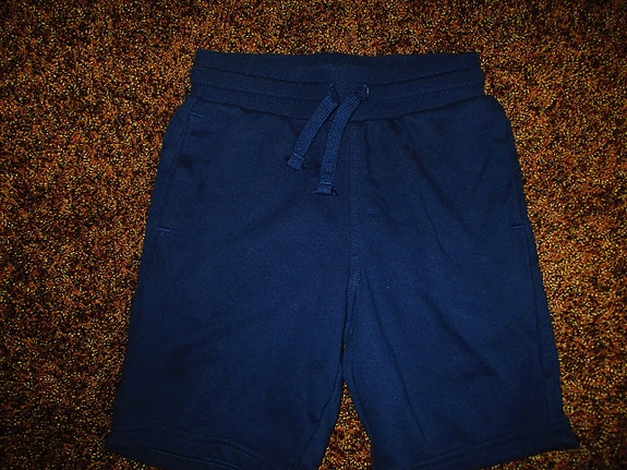 Siniset  shortsit .