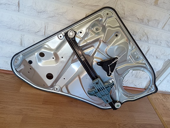 Ikkunan nostin Skoda Suberb