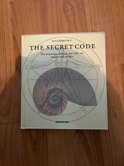 The Secret Code -kirja (englanniksi) - kultainen leikkaus