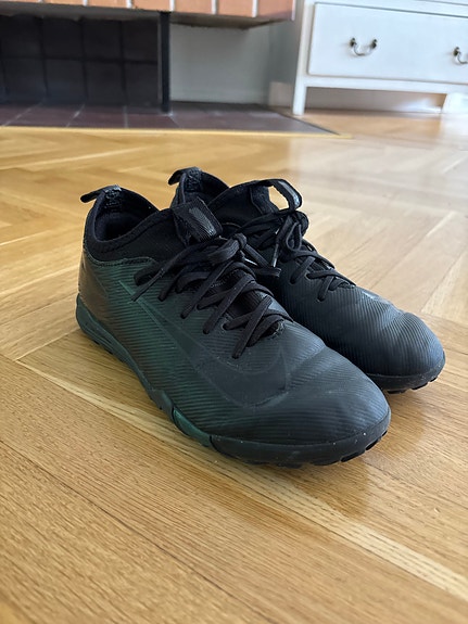 Nike Turf jalkapallokengät 35,5