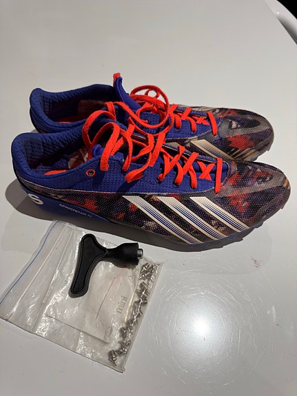 Adidas Sprintstar IV piikkarit, koko 42 2/3
