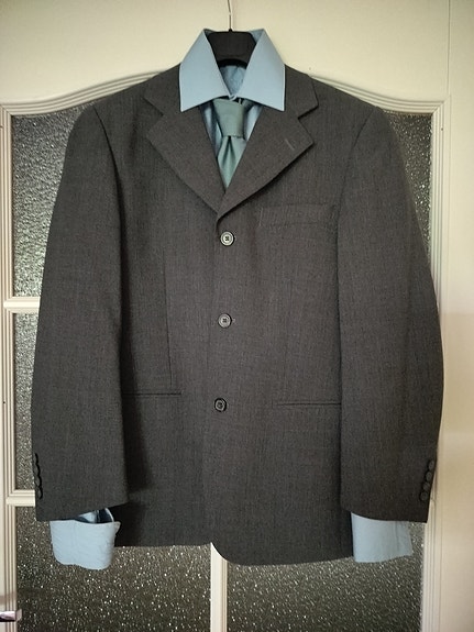 Pukukokonaisuus nuorukaiselle, Batistini, koko S. Hinta 20€