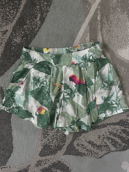 H&M tyttöjen shortsit koko 98