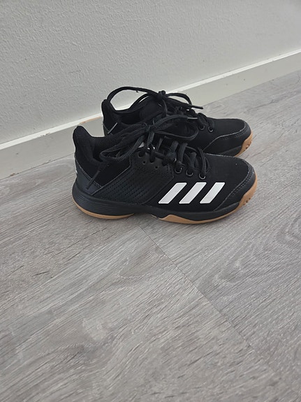 Adidas lasten sisäpelikengät, koko 29