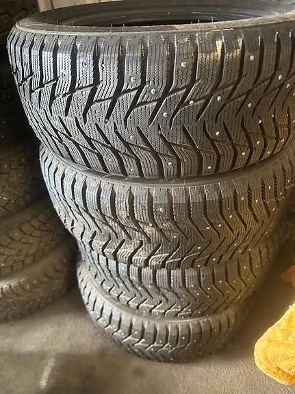 4kpl 8mm 225/55R16 Sailun nastarenkaat kuin uusi