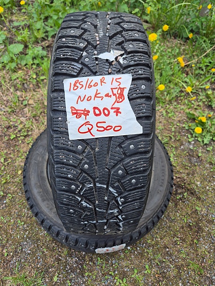 Nastarenkaat 185/60R15 88T  Nokian hakkapaliita 5   dot07   Q500