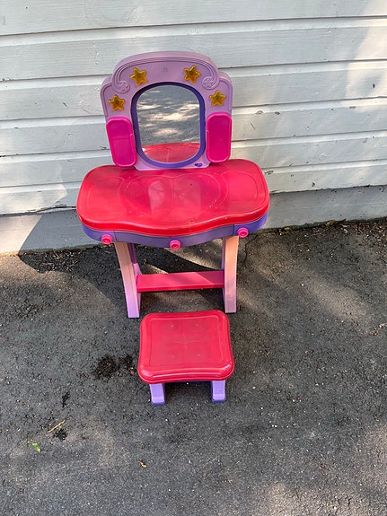 Lasten  leikkipöytä ja penkki