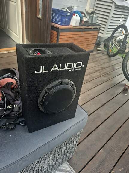 JL Audio subwoofer koteloitu kaiutin 6.5"