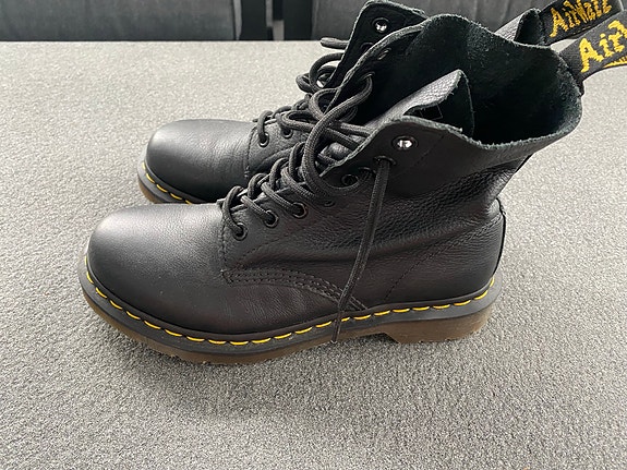Dr. Martens maiharit koko 39 musta