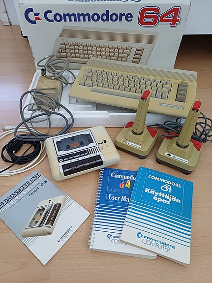 Commodore 64 + pelit 7kpl