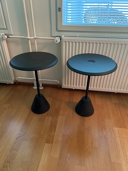 Musta sivupöytä / pikkupöytä, 2 kpl