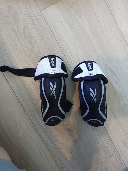 Reebok KFS 4K jääkiekkokyynärsuojat YTH-L