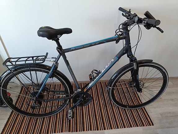 Univega Cross Series hybridipyörä XL 28"/700c 190cm Miesten hybridi 27 vaihteen