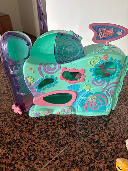 Myydään little petshop talo, auto ja hahmot