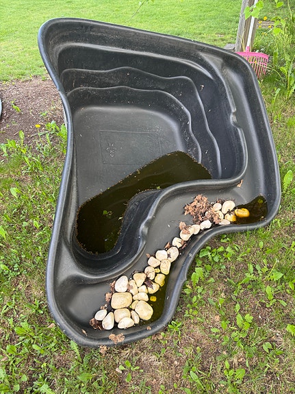 Muovinen puutarha allas