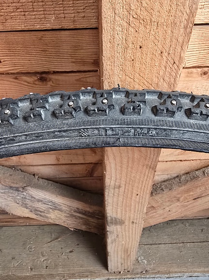 Nasta pyörän rengas 28 x 1.35 (35-622)
