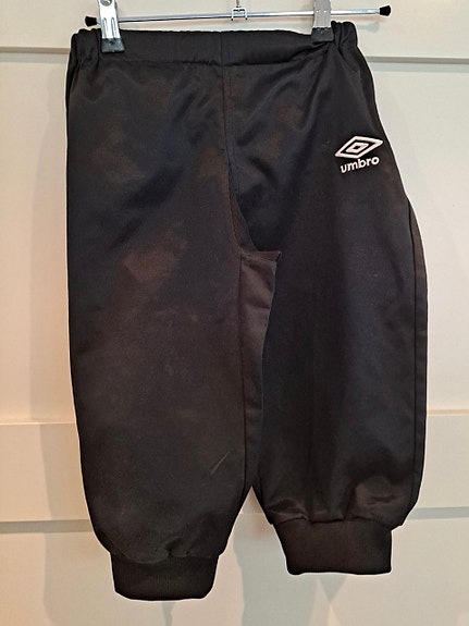Umbro hiekkahousut koko 116cm