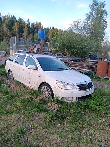 Skoda farmari laurin & klement 2.0 TDI DSG-kaksoiskytkinautomaattivaihteistolla