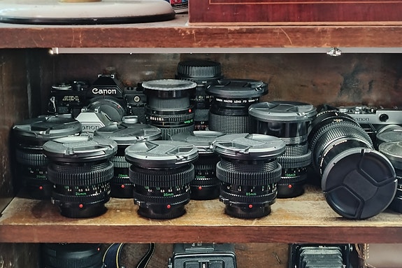 Canon nFD linssisarja 17-200mm + kaksi AE-1 runkoa