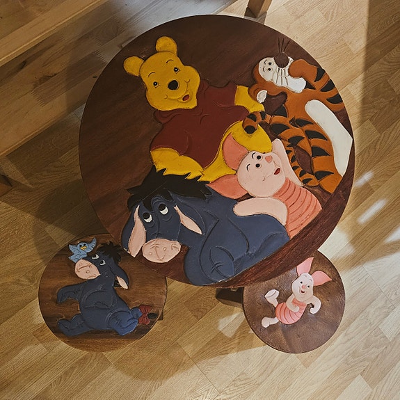 Täyspuinen lasten pöytä ja tuolit
