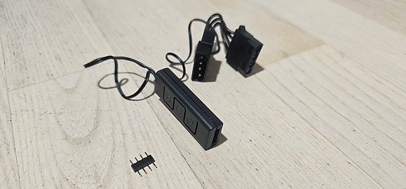 PC RGB ohjain 4 pin/molex