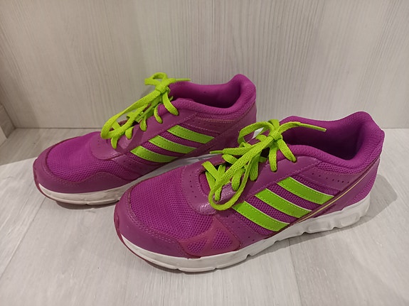 Adidas lenkkarit 34