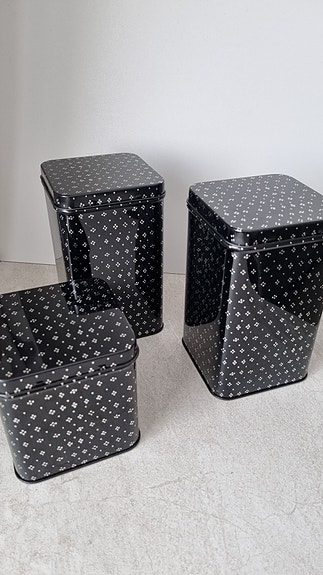 Marimekko Muija peltipurkki musta