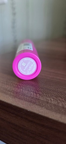 We care icon lipstick huulipuna