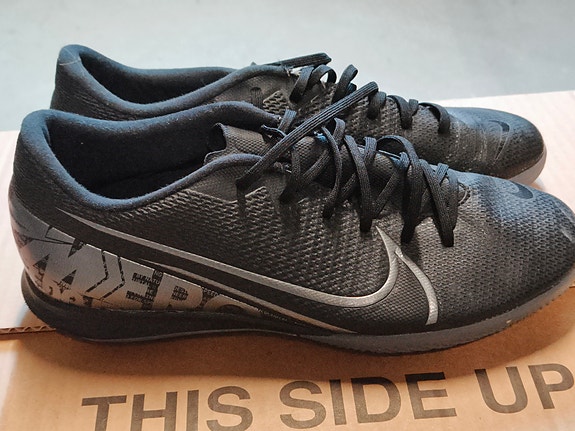 Miesten Nike merc sisäpelikengät koko 43