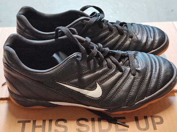 Miesten Nike sisäpelikengät koko 43