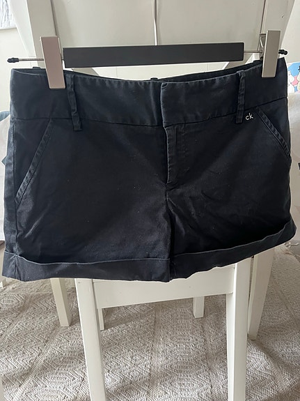 Kahdet shortsit:Calvin Klein ja Peak Performance koko S