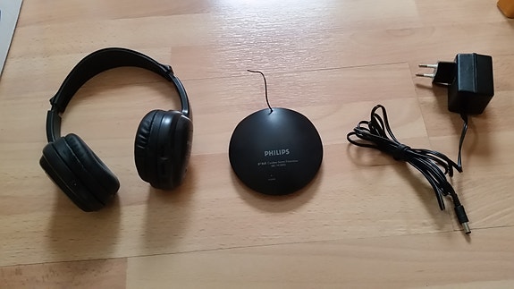 Stereo Headphone PHILIPS SBC HC8305 langaton FM kuuloke
