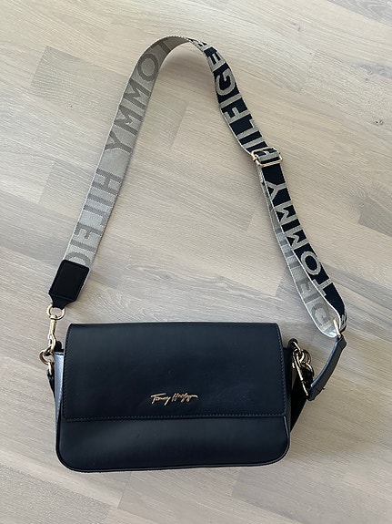 Tommy Hilfiger olkalaukku