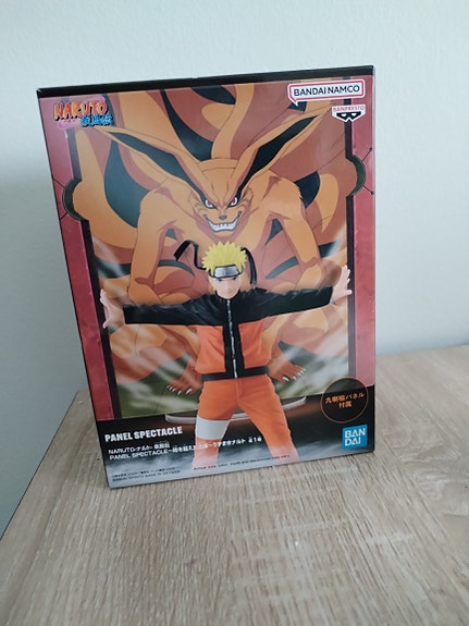 Bandai Naruto Shippuden Naruto Uzumaki figuuri taustalevyllä
