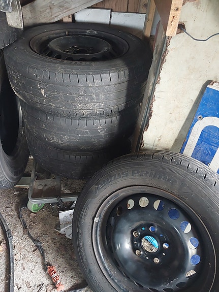 Vw golfin kesärenkaat vanteilla