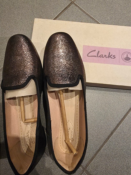 Uudet Clarks kengät