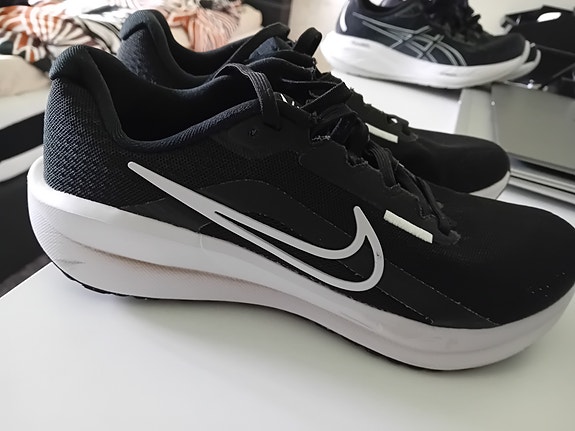 Adidas juoksukengät