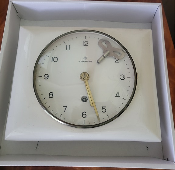 Junghans seinäkello