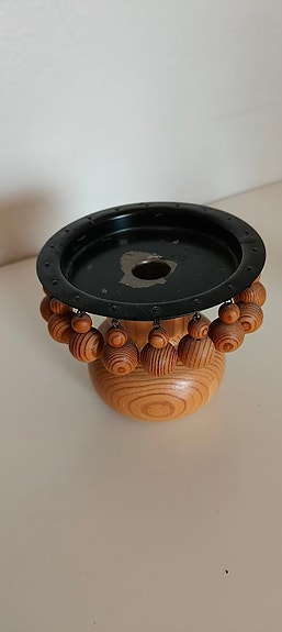 Aarikan vanha puinen kynttilän jalka