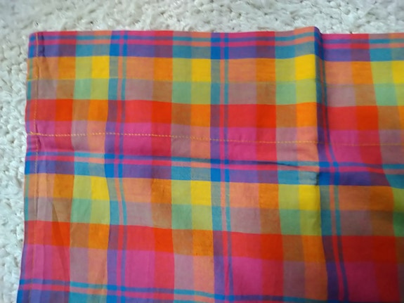 Retro verhokappa. Koko lev. 200cm x reunoista kork 75cn, kork. keskeltä 40cm.