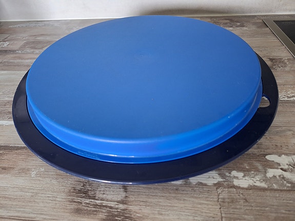 Tupperware tarjoiluastia + kansi