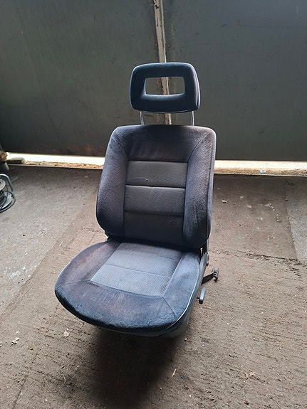 Auton penkki vaikka traktoriin