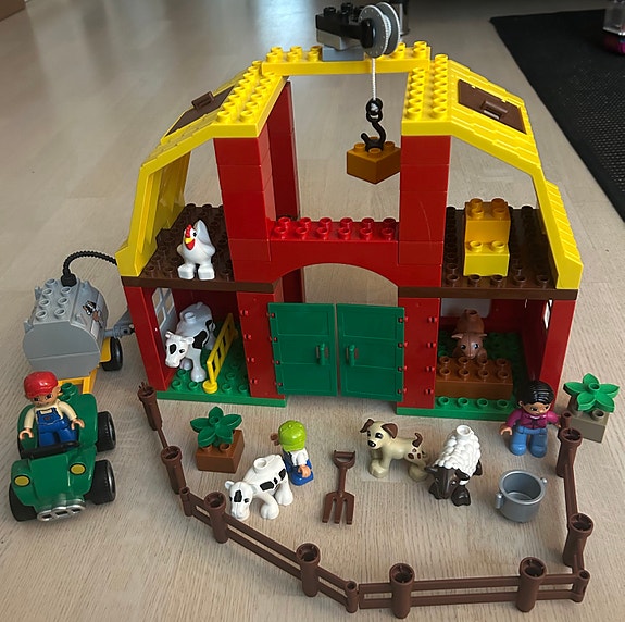 LEGO DUPLO iso maatila