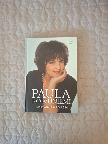 Paula Koivuniemi – Superladyn matkassa -kirja