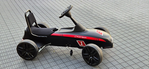 Polkuauto Audi Sport