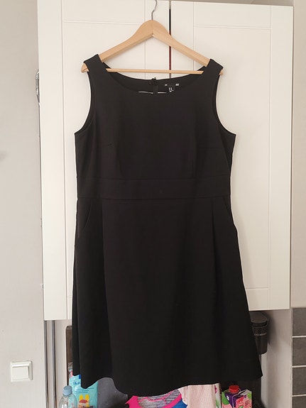 H&m kotelomekko, kokolapussa lukee 50 mutta vastaa enempi 46