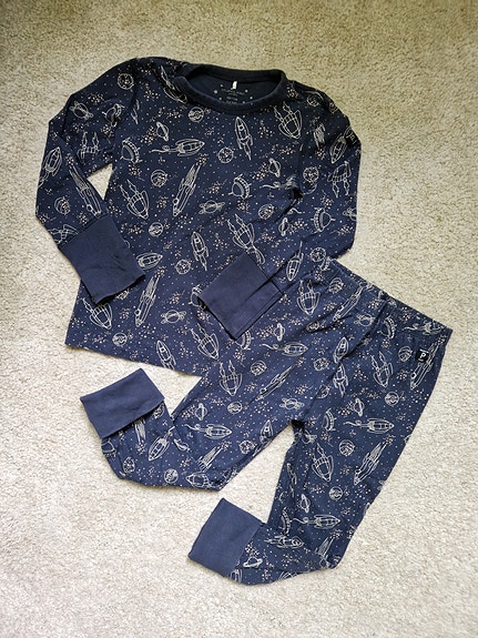 PoP pyjama 98/104 avaruuskuviolla