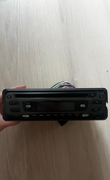 Pioneer DEH-1730R autosoitin CD/radio