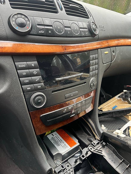 W211 radio/soitin